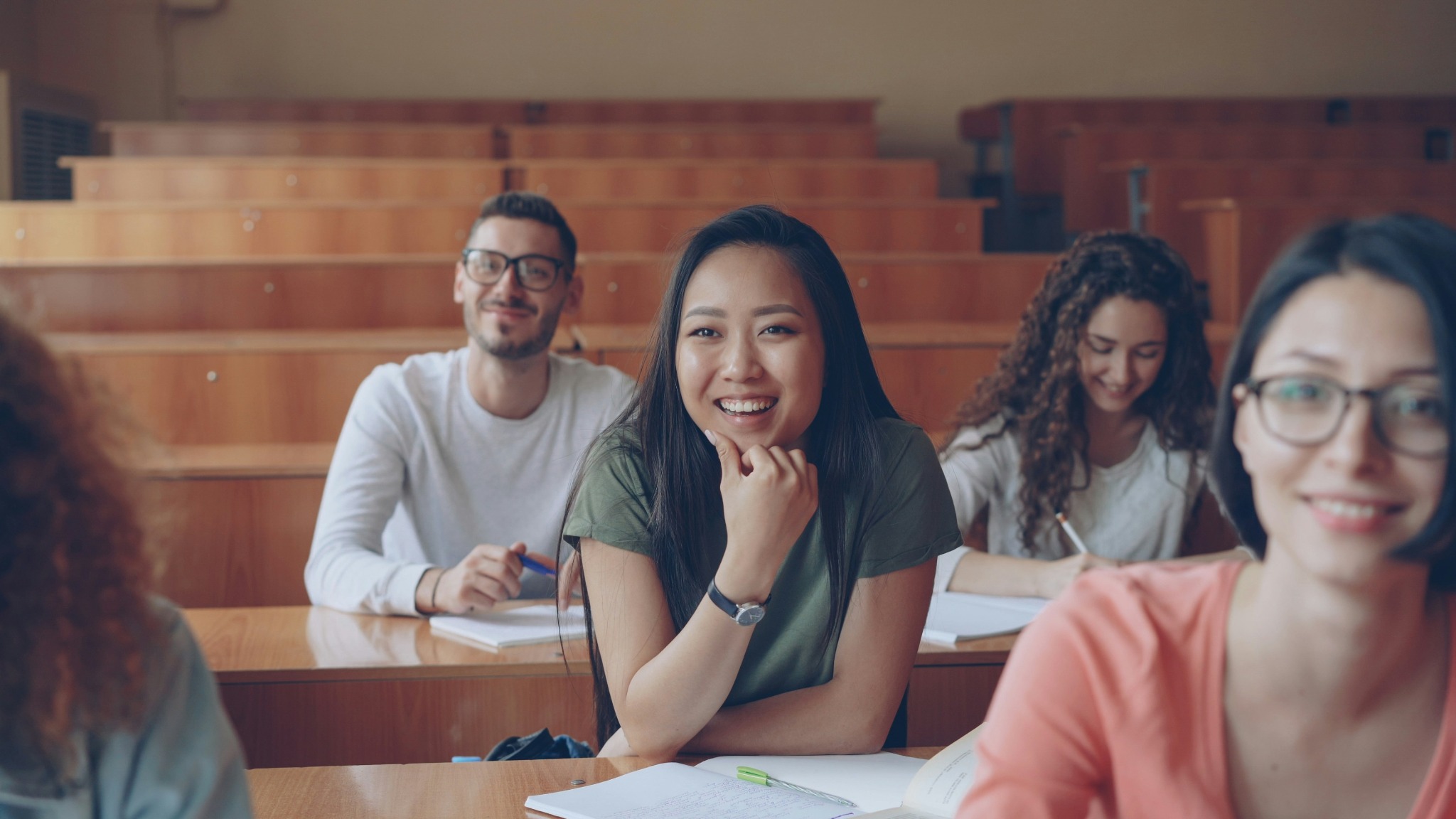Élèves souriants en cours